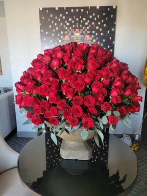 300 long stemmed red roses