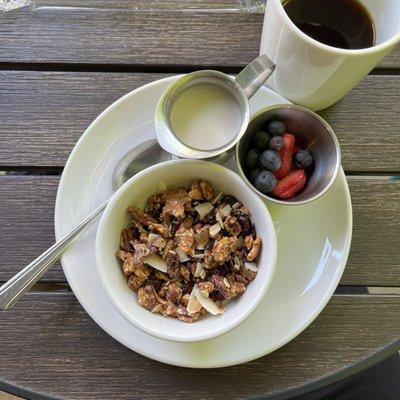 Granola bowl w/fruit and almond milk. Surprisingly satisfying!