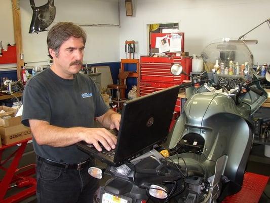 Ted reads out fault codes on a K1200GT