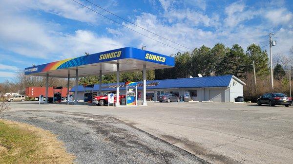 Gas station. Has really good amount of hardwares in there. Serves hunt brothers pizza, serves breakfast, lunc and dinner through broaster.