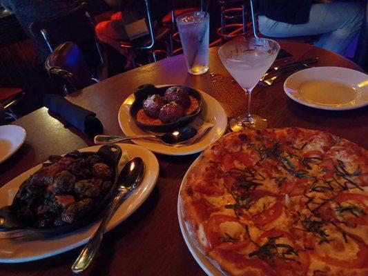 Gimlet up, Margherita piza, risotto meatballs and Brussel sprouts