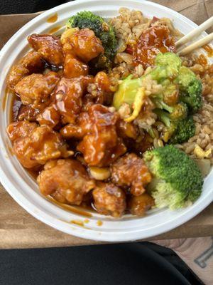 L20. General Tso's Chicken Lunch