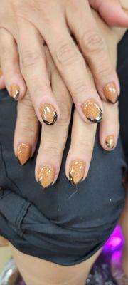 Could nails get any cuter???? Perfect color and design for the Fall!