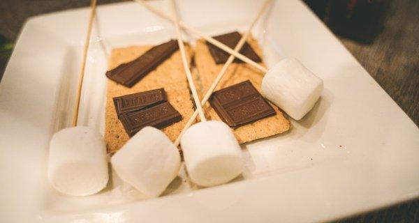 s'morz for dessert over the grill? what? why doesn't every single bbq place have this?! :D