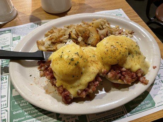 Eggs Benedict with Corned Beef Hash, Poached Eggs & Hollandaise on an English Muffin with Homefries