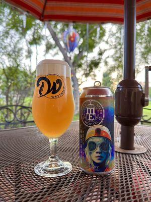 KICKIN' BACK WITH A GREAT TASTIN' HAZY IPA !