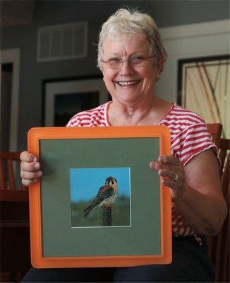 Doesn't Liz look absolutely delighted with her framing project? Working with a beautiful photograph of a kestrel, she chose a Prisma frame.