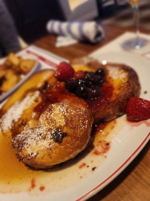 French toast with berries compote