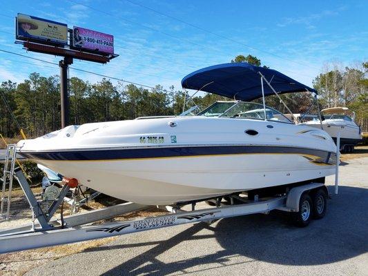 Chaparral 263 Sunsetta Deck boat