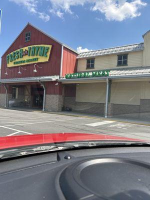 Fresh thyme market lookin little country