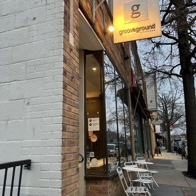 Entrance on main road (Haddon Ave) with outside seating.