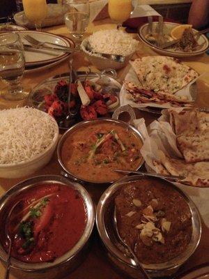 Curries with lamb and chicken, tandoori chicken, garlic naans