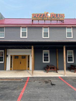 The building of Pizza Plus