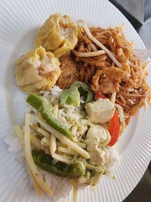 Green Curry with Tofu, Pad Thai with chicken, Thai Dumplings