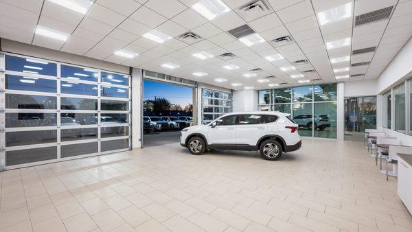 New Earnhardt Hyundai San Tan vehicle reception area