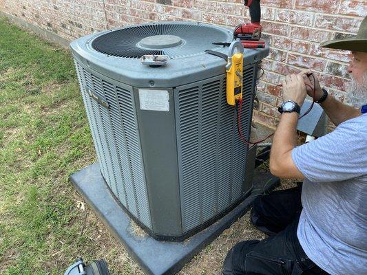 Changed the capacitor on this Trane condenser in Grapevine.