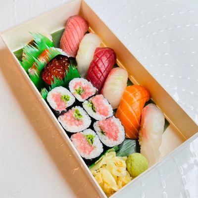 Sushi Deluxe,9pc nigiri,1 cut fatty tuna scallion roll.