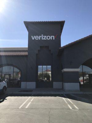 New Verizon store in Palm Desert by the freeway!