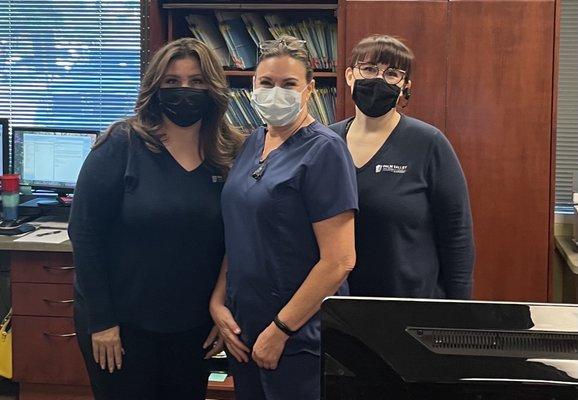 Front desk ladies with Sudye.  Great staff!