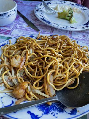 Chow mien noodles not cooked food stale bowl of rice dirty food too salty not good restaurant