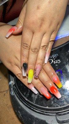 Xanadu Nails Spa.. if you look pretty come on 802 10Th St and Florida