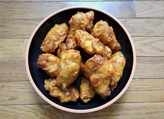 Soy garlic wings - Just ok. Too salty & garlicky. Not crispy, & when bite into it, rubbery skin totally detached from outer coating.