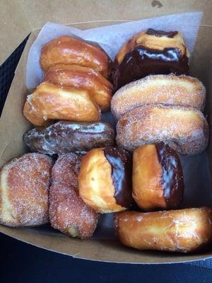 A dozen Strites donuts.