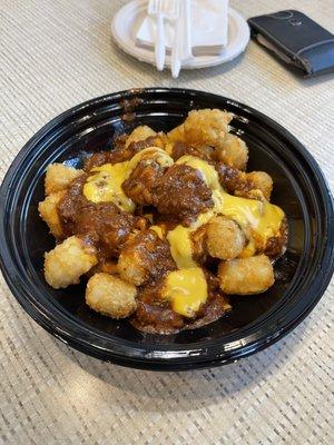 Chili cheese tater tots