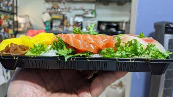 A junior version.  See how thin the container is.  This is the smallest Chirashi I have ever eaten.