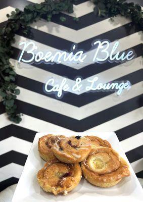 Boemia Blue Cafe and Lounge