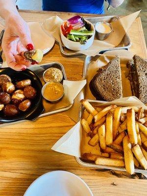 Pretzel bites, salad & Patty melt... mesmerized!