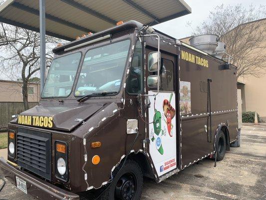 Noah tacos food truck