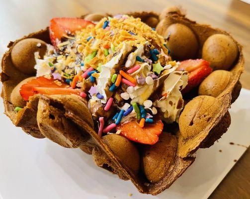 Chocolate bubble mochi waffle with toppings