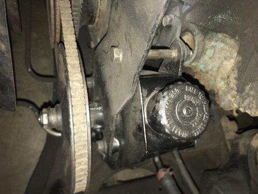 Does this power steering pump look new to you? I wiped off the top.