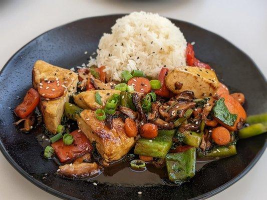 Hong shao tofu - pretty much like the beef except with tofu. Sauce is pretty salty but good veggies