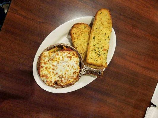 Pasta crock and garlic bread