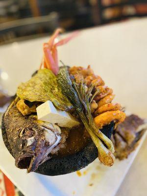 Molcajete de Mariscos Caliente