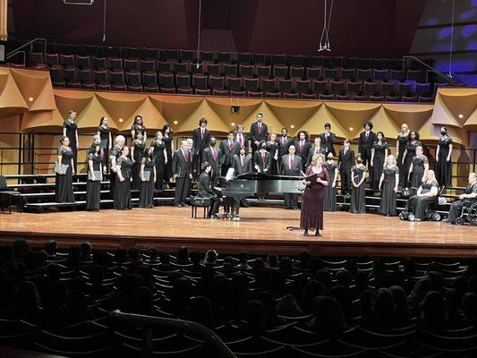 LBCC Viking chorale performing.