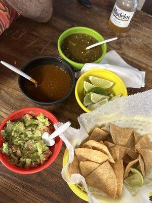 Chips, guacamole and salsas