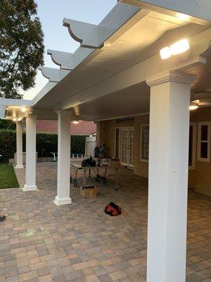 Light fixtures in aluminum patio