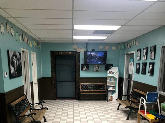 Lobby Looking into Pet Nutrition Center