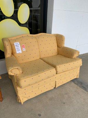 Super cute loveseat that I didn't buy... but kinda wish I did!