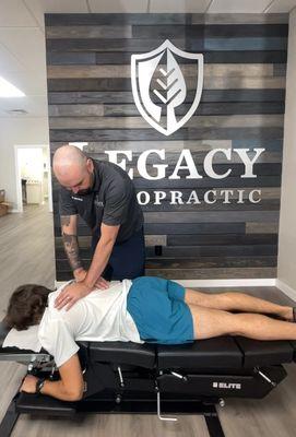 Mid back chiropractic adjustments