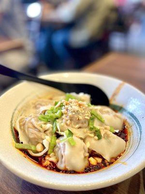 Hot oil pork with vegetable wontons