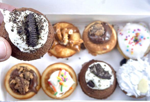 Oreo mini donut in assortment of 8 mini donuts