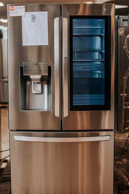 Samsung smart refrigerator 24cu.ft with Wi-Fi technology with insta view door-in-door that have 30% off