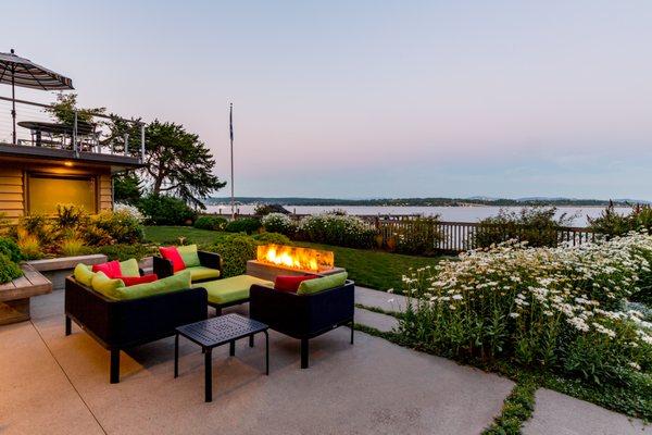 Lake Washington landscape with rich indoor-outdoor living, while featuring a plant palette of low maintenance native plants.