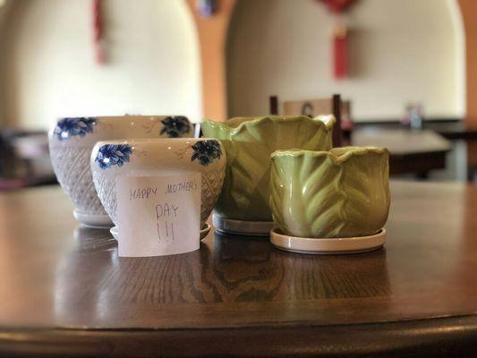 Orders above $42 gets the small Chinese flower vase and above $58 for the free large. Limited amount!! Order from us today!