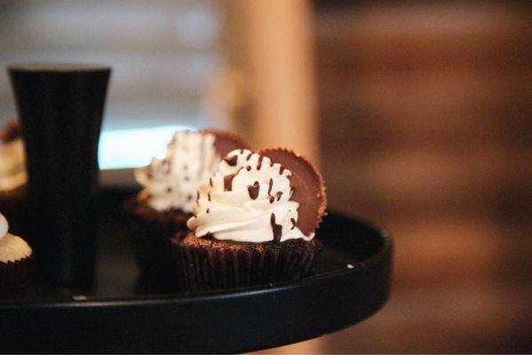 Chocolate peanut butter cupcakes