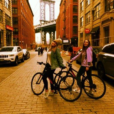 Girls from U.K. enjoying Dumbo, Brooklyn with Brooklyn Giro!